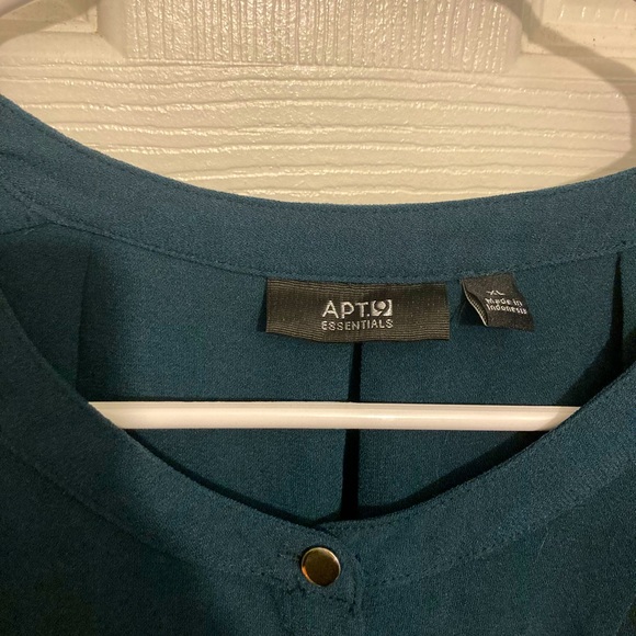 Dark green button down sleeveless blouse - Picture 4 of 4